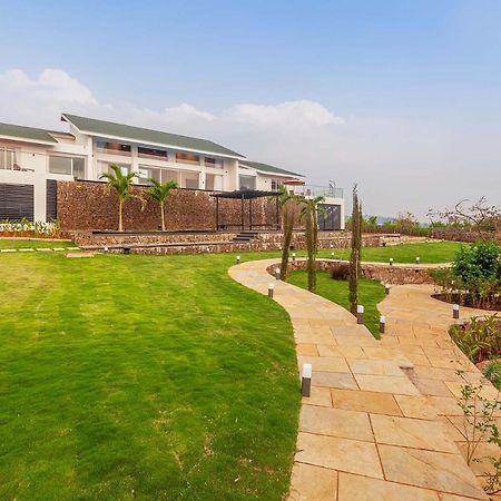 Stayvista'S Villa 107 At Canary Farms - Pure Veg With Huge Lawn, Pool And Home Theatre Lonavala Exteriör bild
